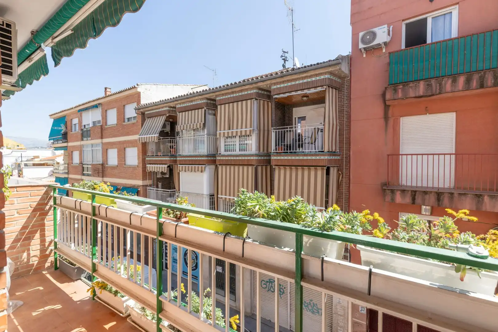 Vista exterior de Pis en venda en Albolote amb Aire condicionat