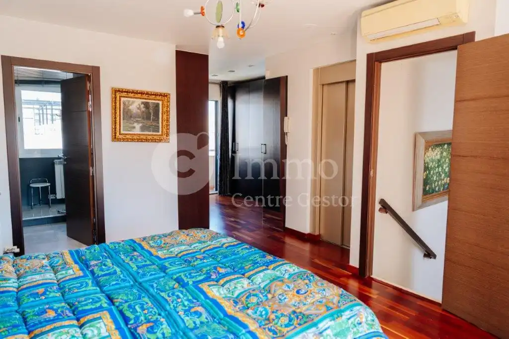 Dormitori de Casa adosada en venda en Lleida amb Aire condicionat, Calefacció i Parquet