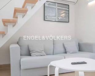 Sala d'estar de Apartament de lloguer en  Madrid Capital amb Aire condicionat