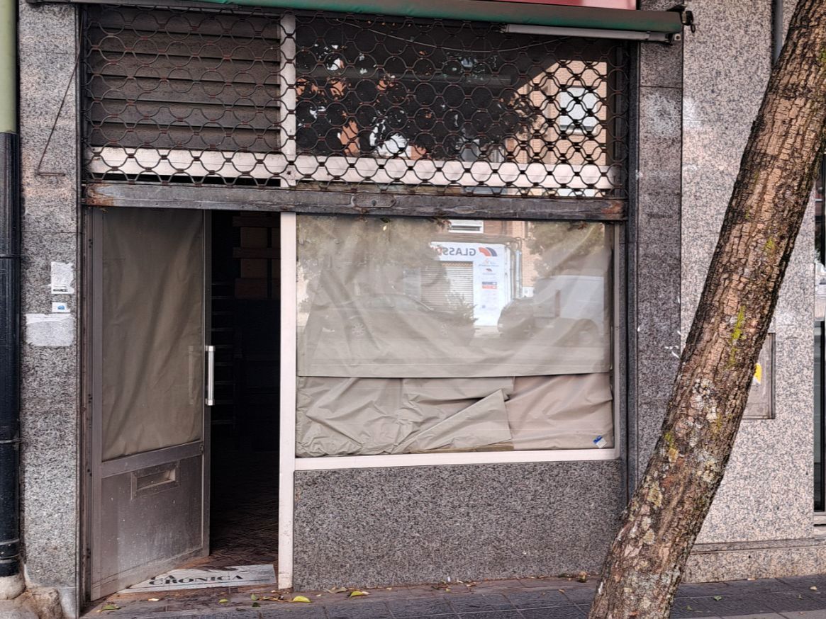 Vista exterior de Local en venda en León Capital 