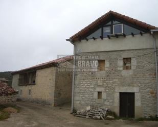 Vista exterior de Casa o xalet en venda en Junta de Traslaloma