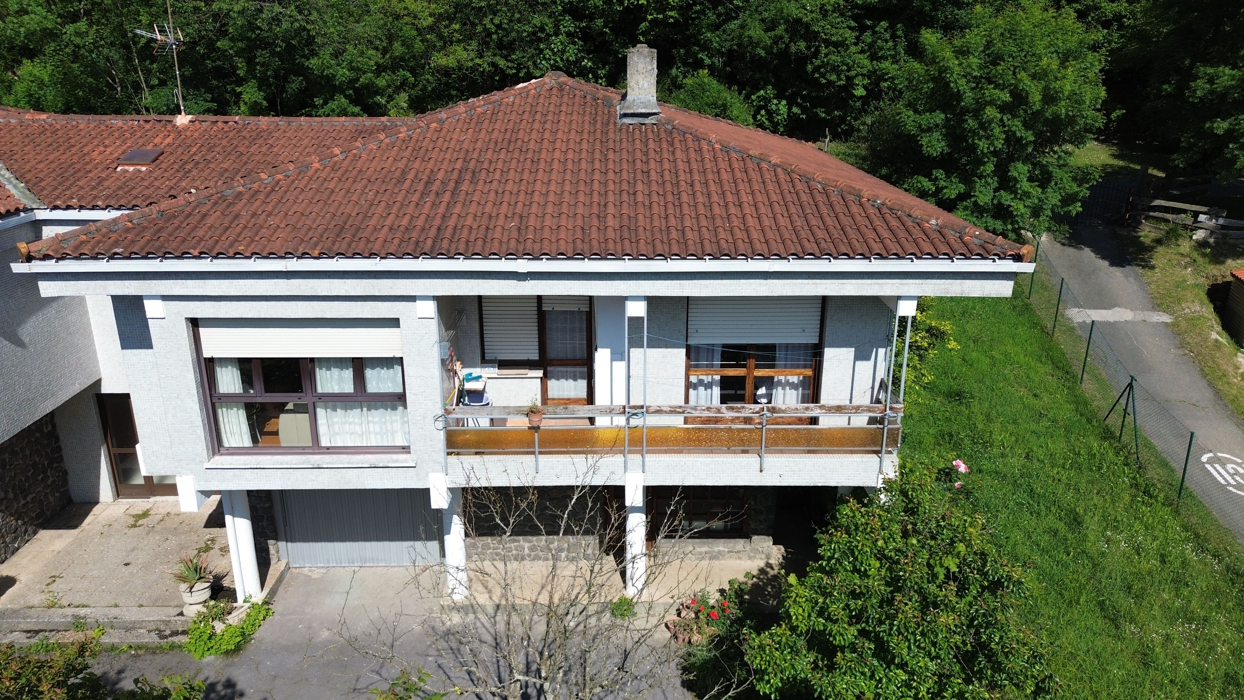 Vista exterior de Casa adosada en venda en Oiartzun amb Calefacció, Jardí privat i Parquet