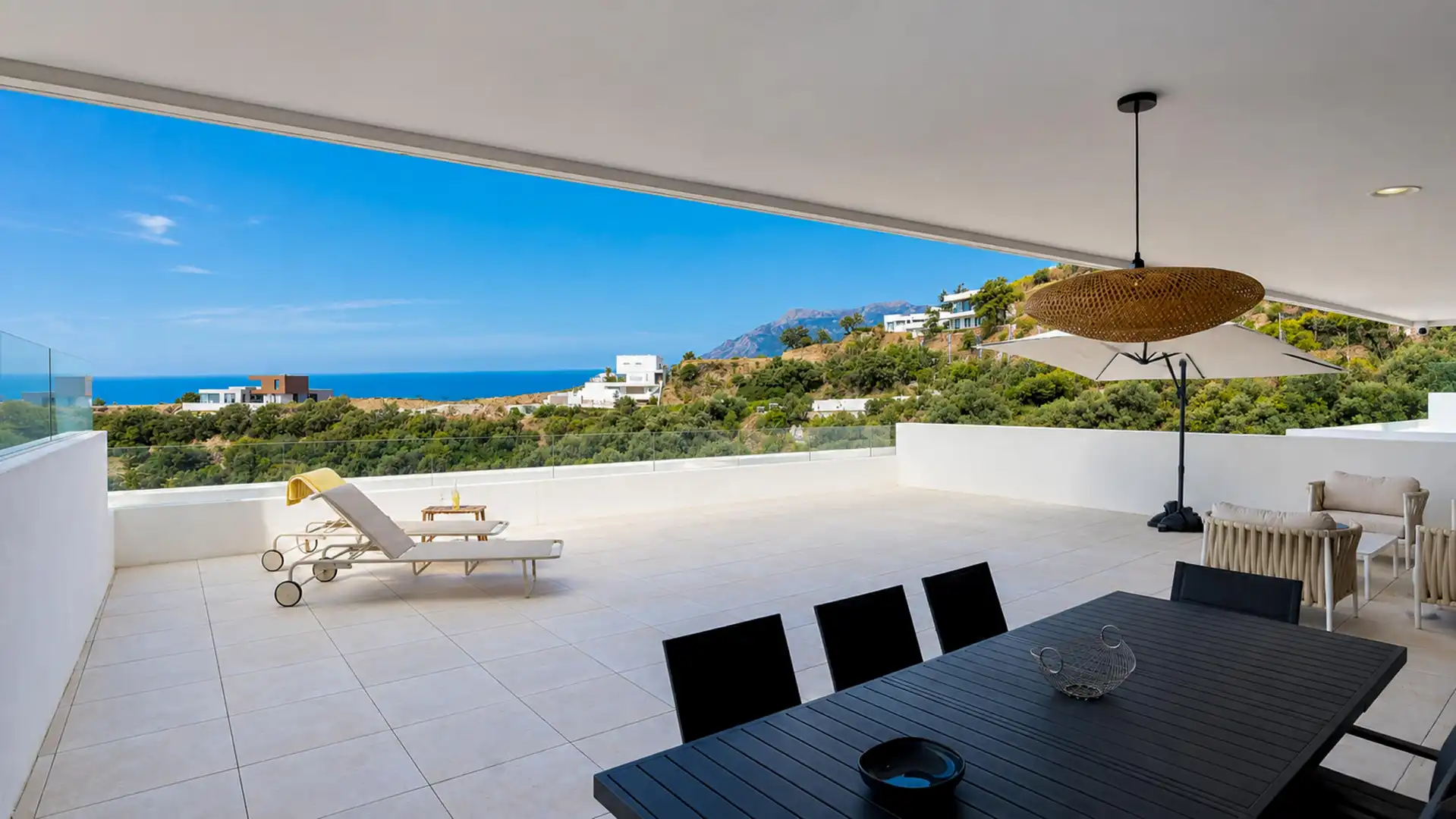 Apartamento con terraza en venta en CARRETERA LOMAS DE MARBELLA #MEDBLUE, FASE I. PORT, imagen 3