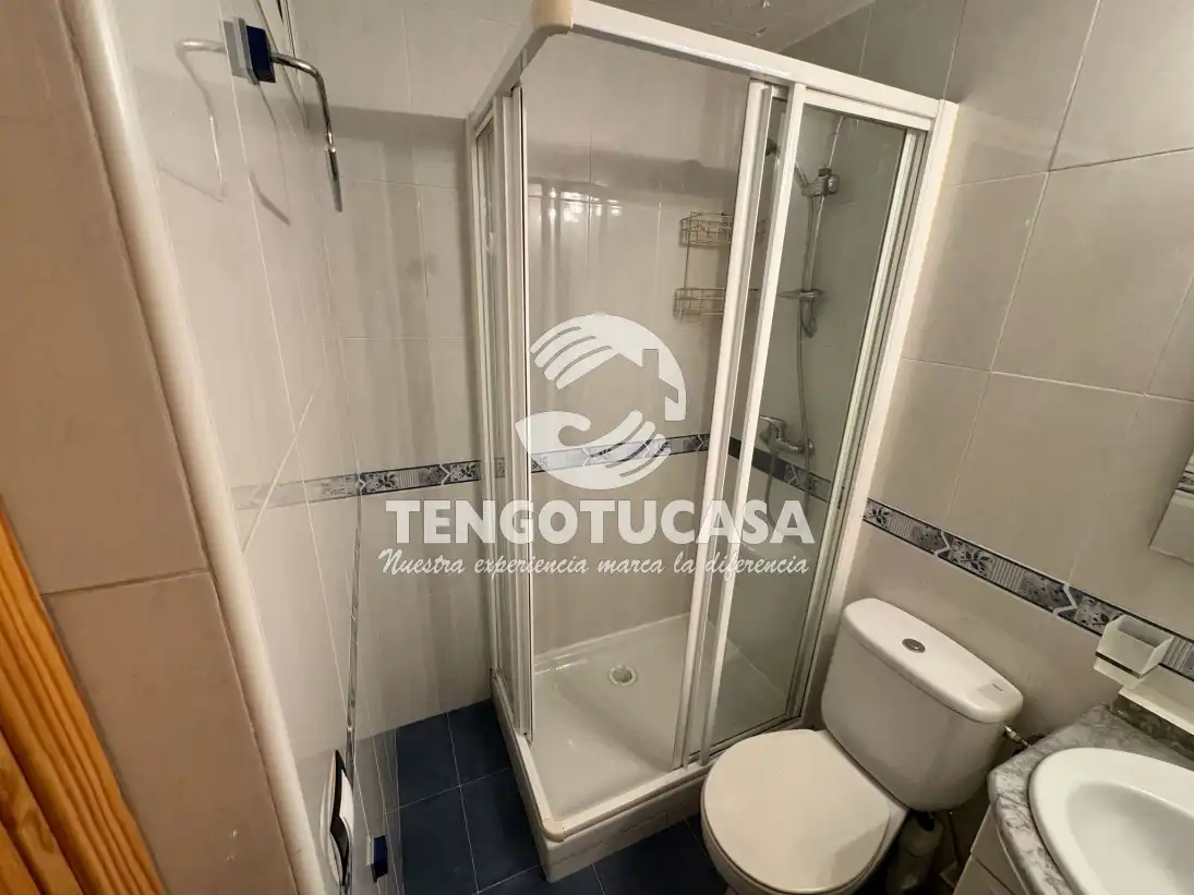 Baño de Piso en venta en Madrid con Calefacción, Trastero y Horno