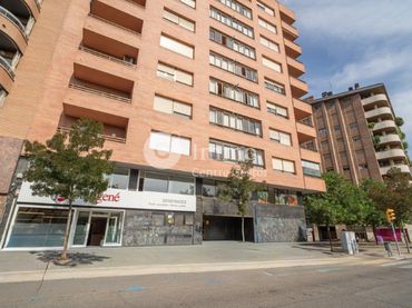 Pis amb balcó en venda a Avinguda del Segre 11