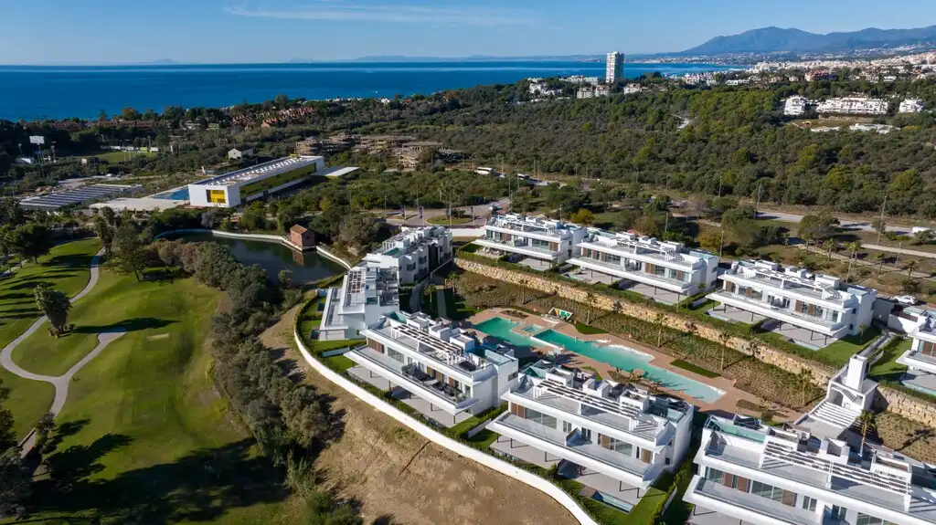 Vista exterior de Dúplex en venda en Marbella amb Terrassa i Piscina comunitària