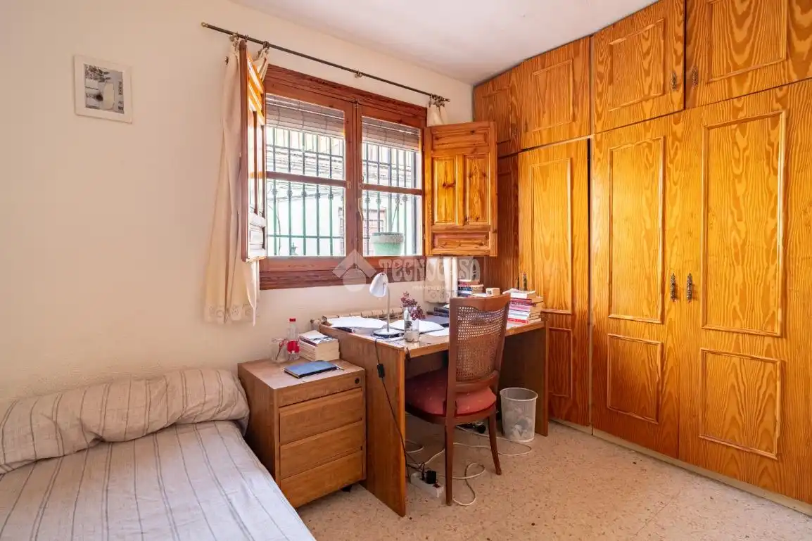 Habitación de Casa adosada en venta en Granada con Aire acondicionado