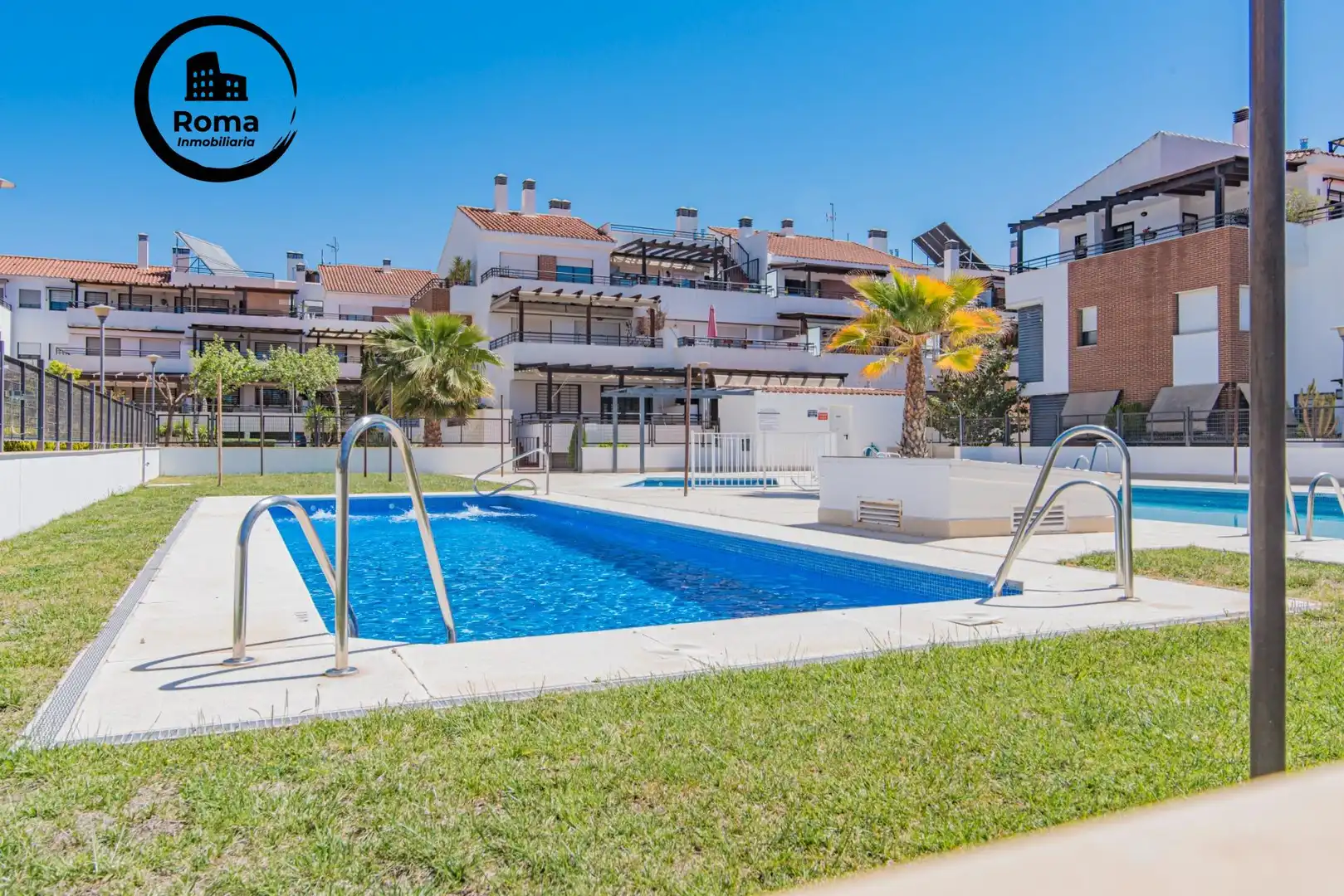 Piscina de Piso en venta en Albolote con Aire acondicionado, Calefacción y Piscina comunitaria