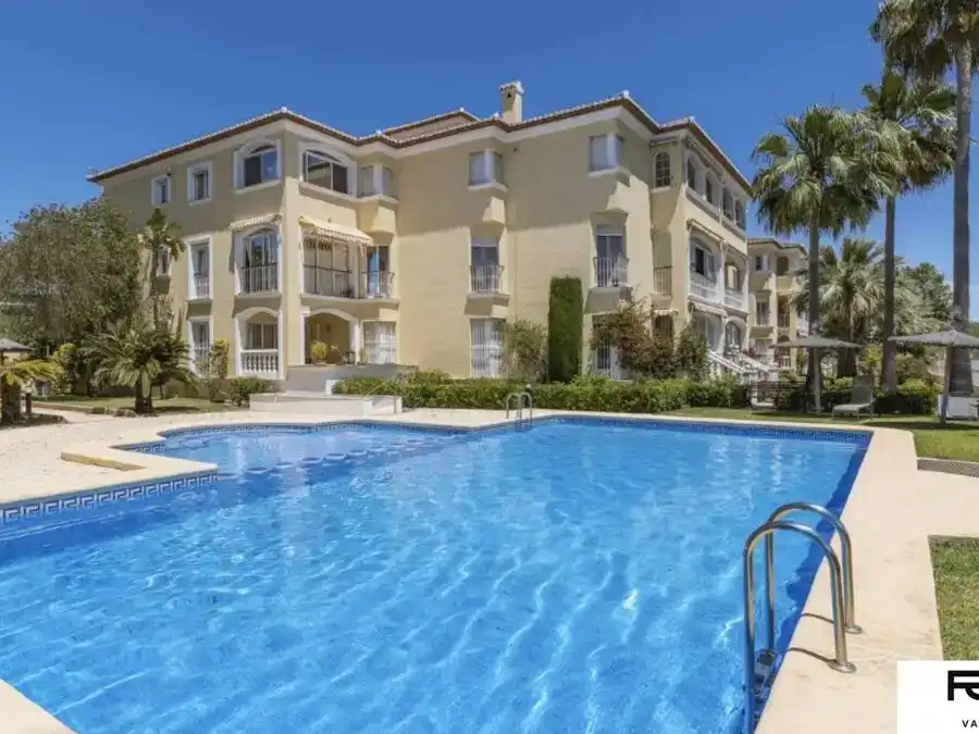 Außenansicht von Wohnung zur Miete in Jávea / Xàbia mit Klimaanlage, Privatgarten und Schwimmbad