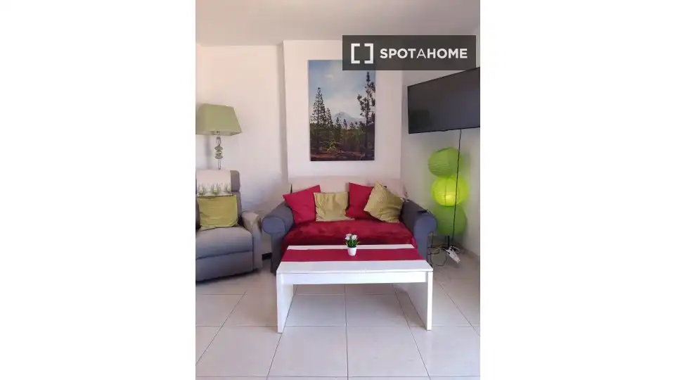 Sala d'estar de Apartament per a compartir en Arona amb Aire condicionat, Terrassa i Moblat