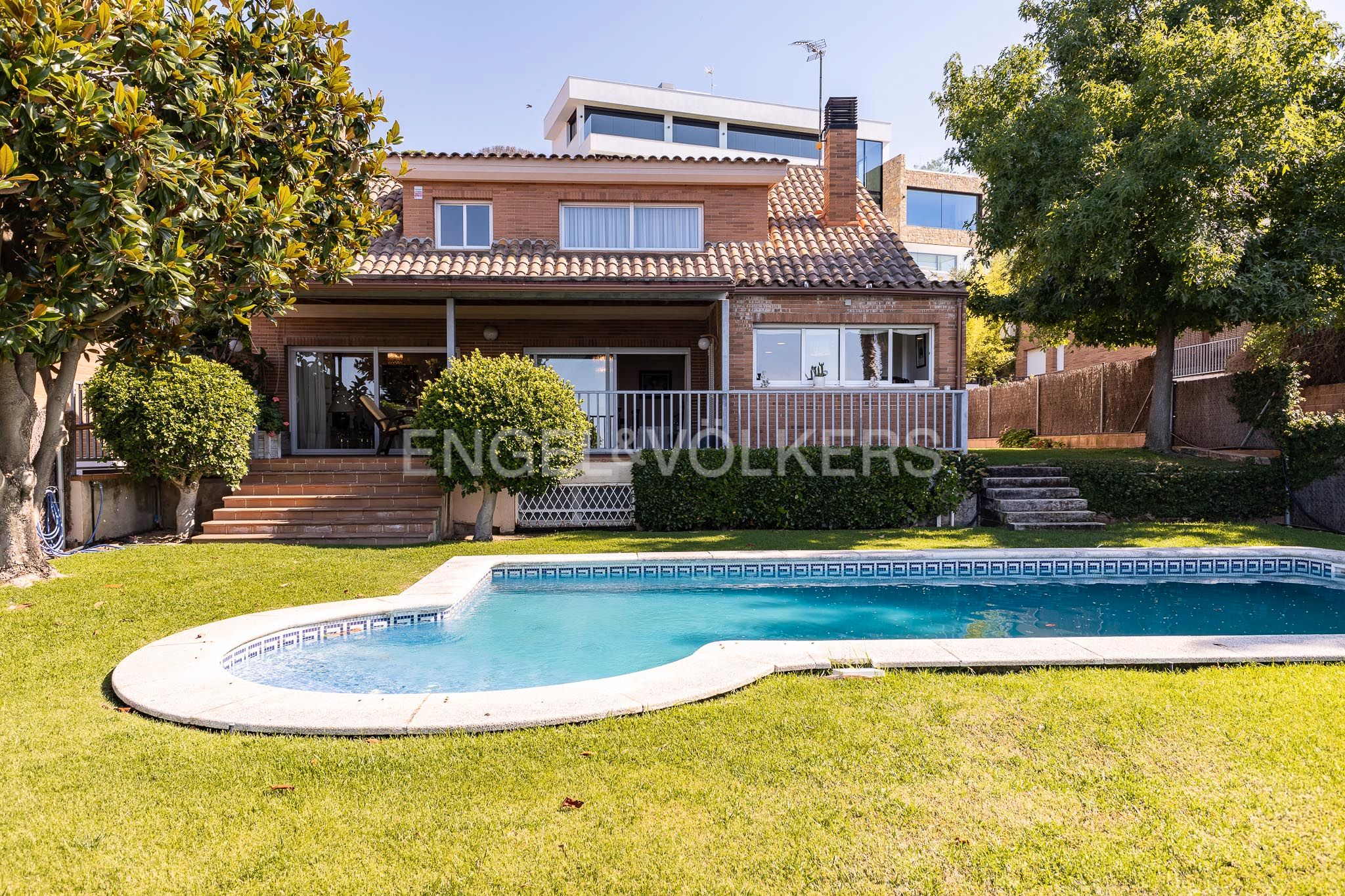 Vista exterior de Casa o xalet en venda en Arenys de Mar amb Calefacció, Jardí privat i Terrassa