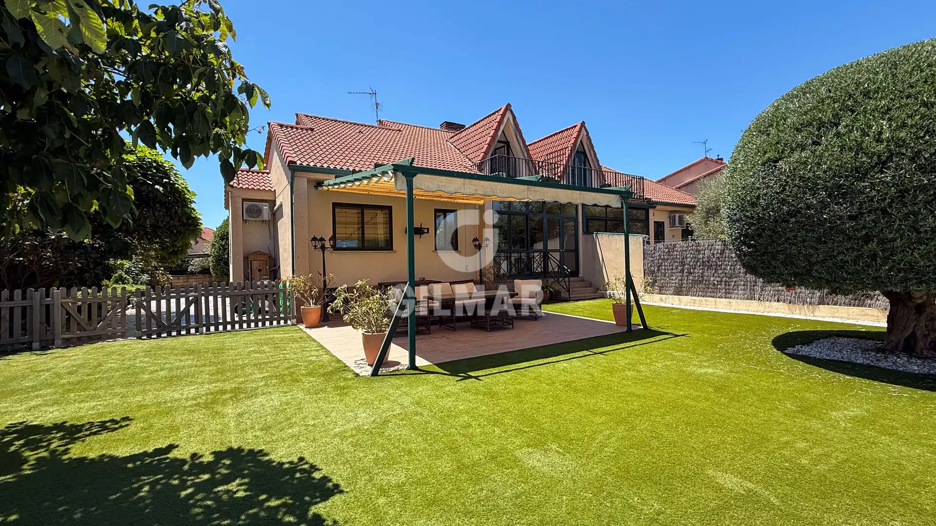 Jardí de Casa adosada en venda en Guadarrama amb Calefacció, Jardí privat i Piscina