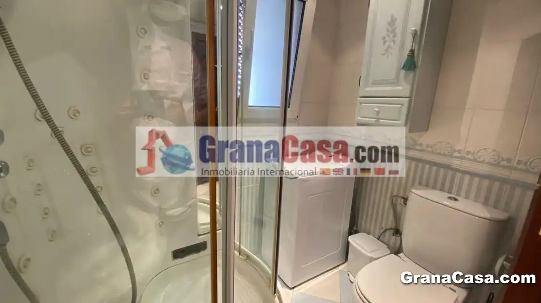 Bany de Pis de lloguer en Granada amb Aire condicionat, Calefacció i Moblat