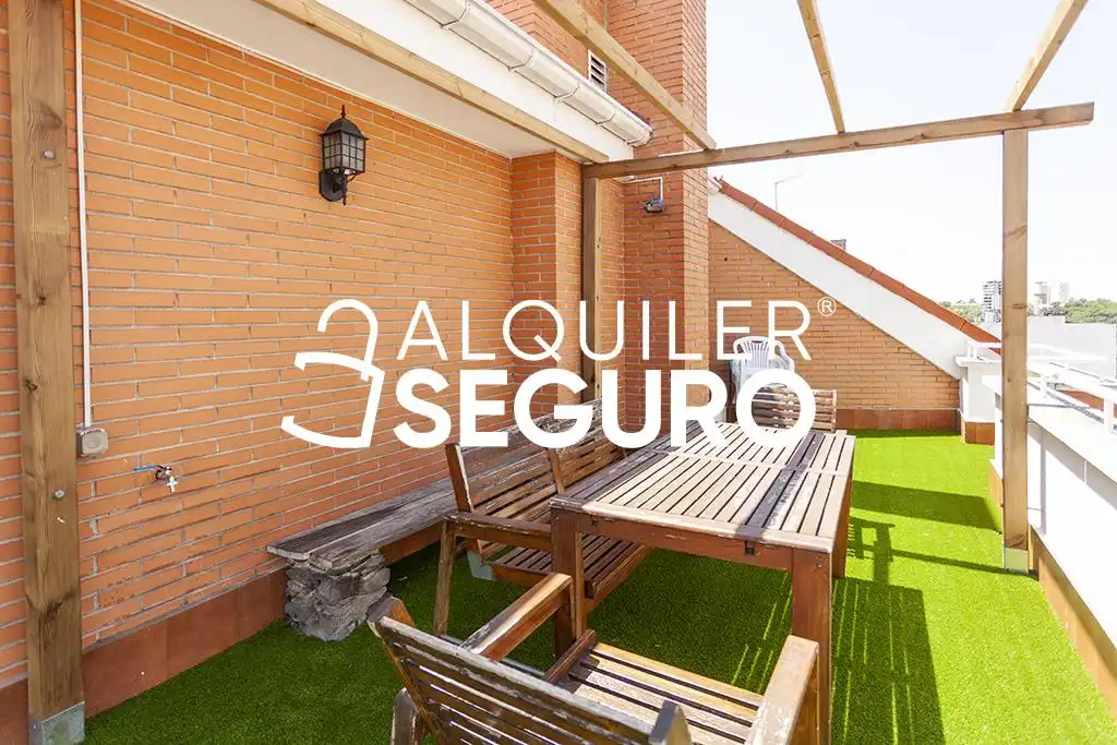 Àtic de lloguer a del Aligustre, Valdezarza