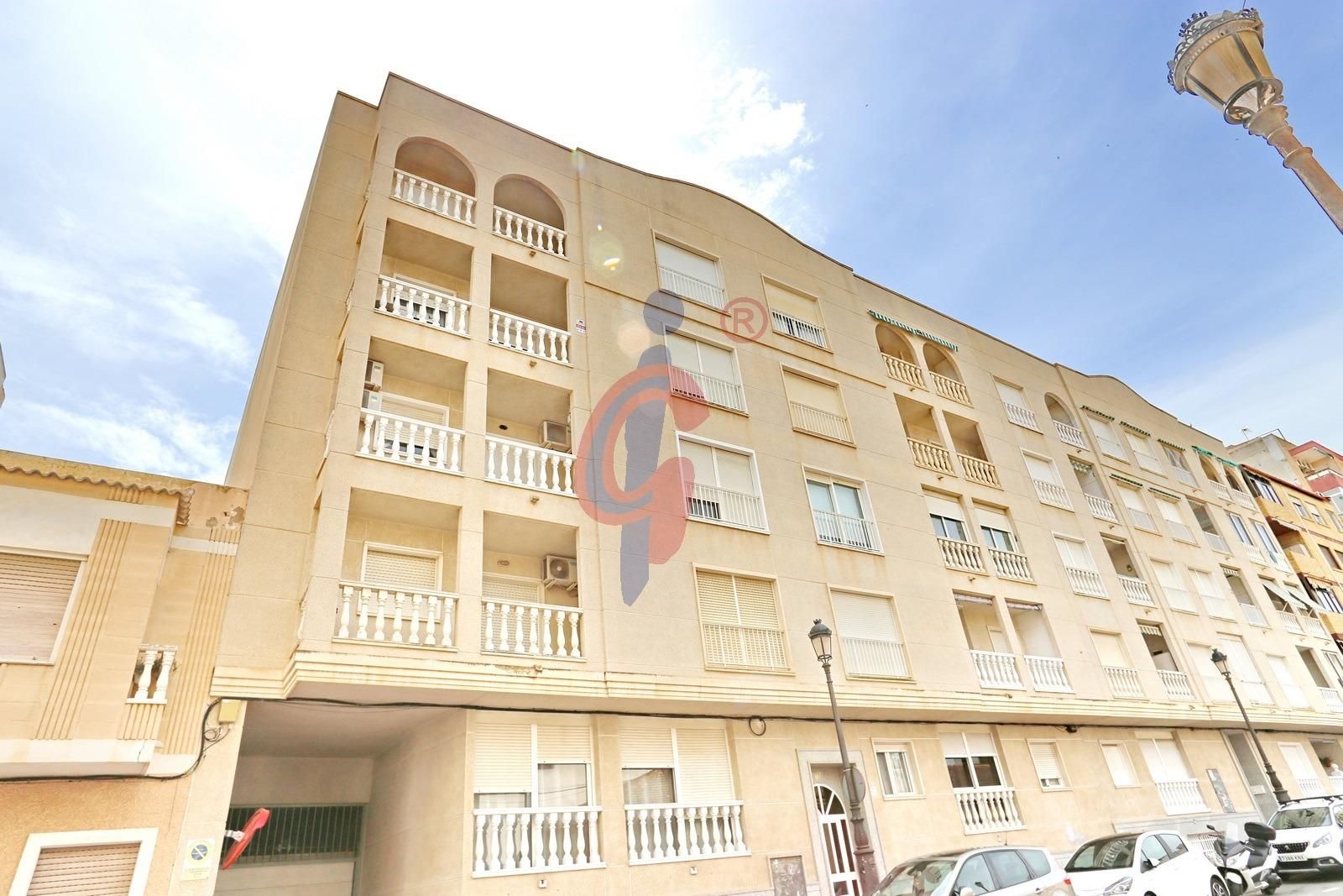 Vista exterior de Apartament en venda en Guardamar del Segura amb Terrassa, Traster i Piscina comunitària