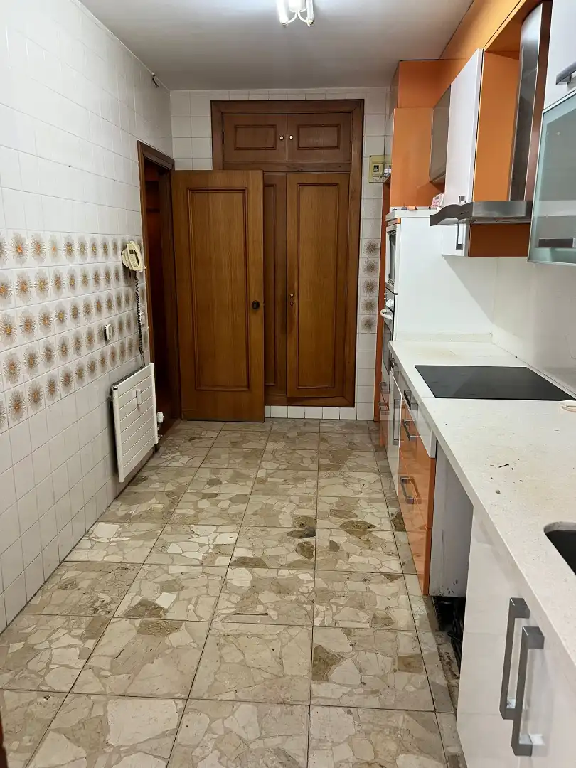 Cocina de Piso en venta en Oviedo  con Calefacción, Parquet y Terraza
