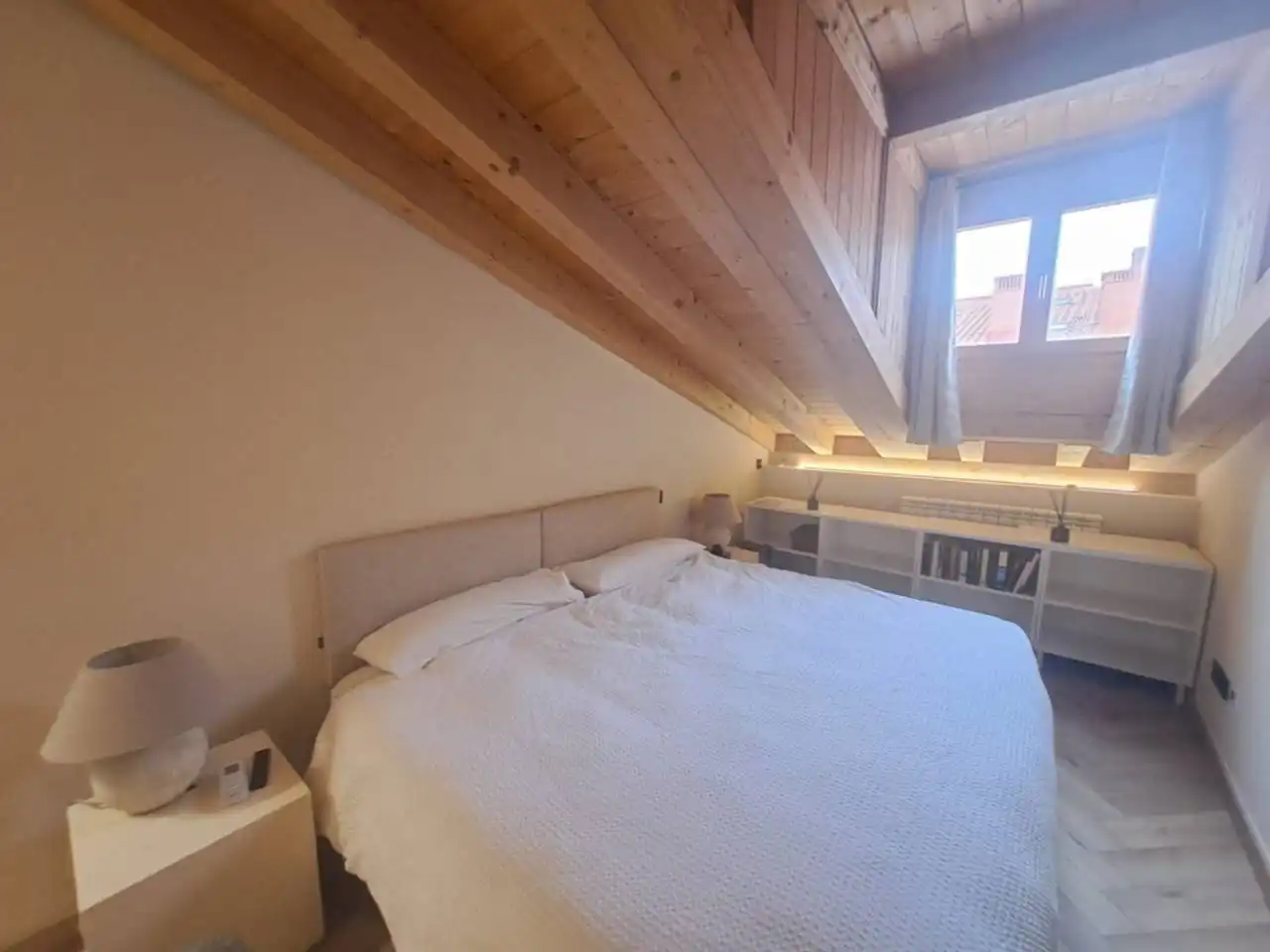 Dormitori de Dúplex en venda en Burgos amb Aire condicionat, Calefacció i Parquet