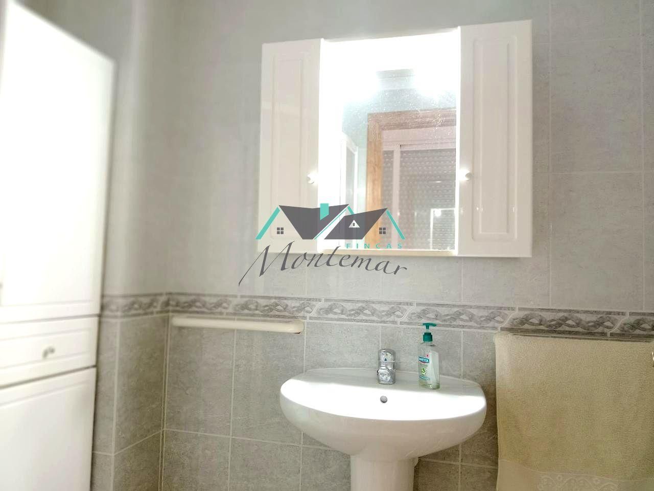 Bathroom of Flat for sale in Águilas  with Terrace and Furnished