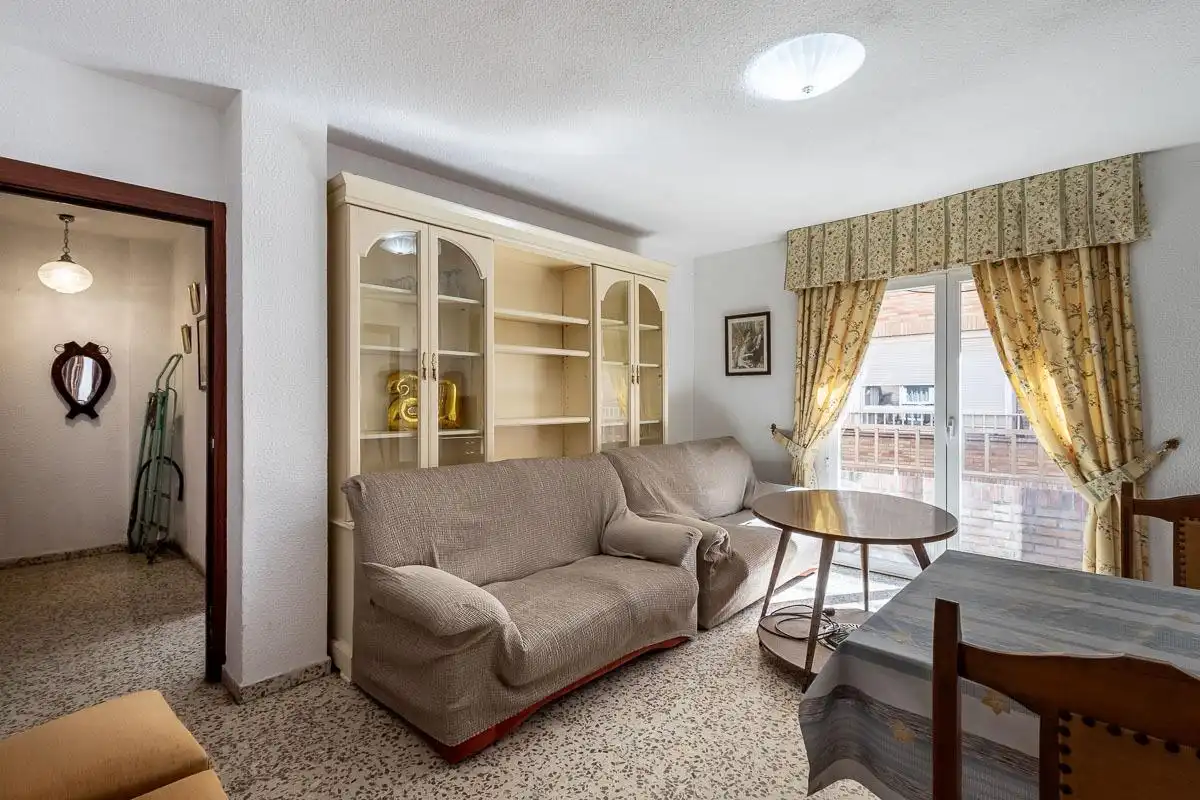 Flat with lift to rent in Beiro, imagen 2