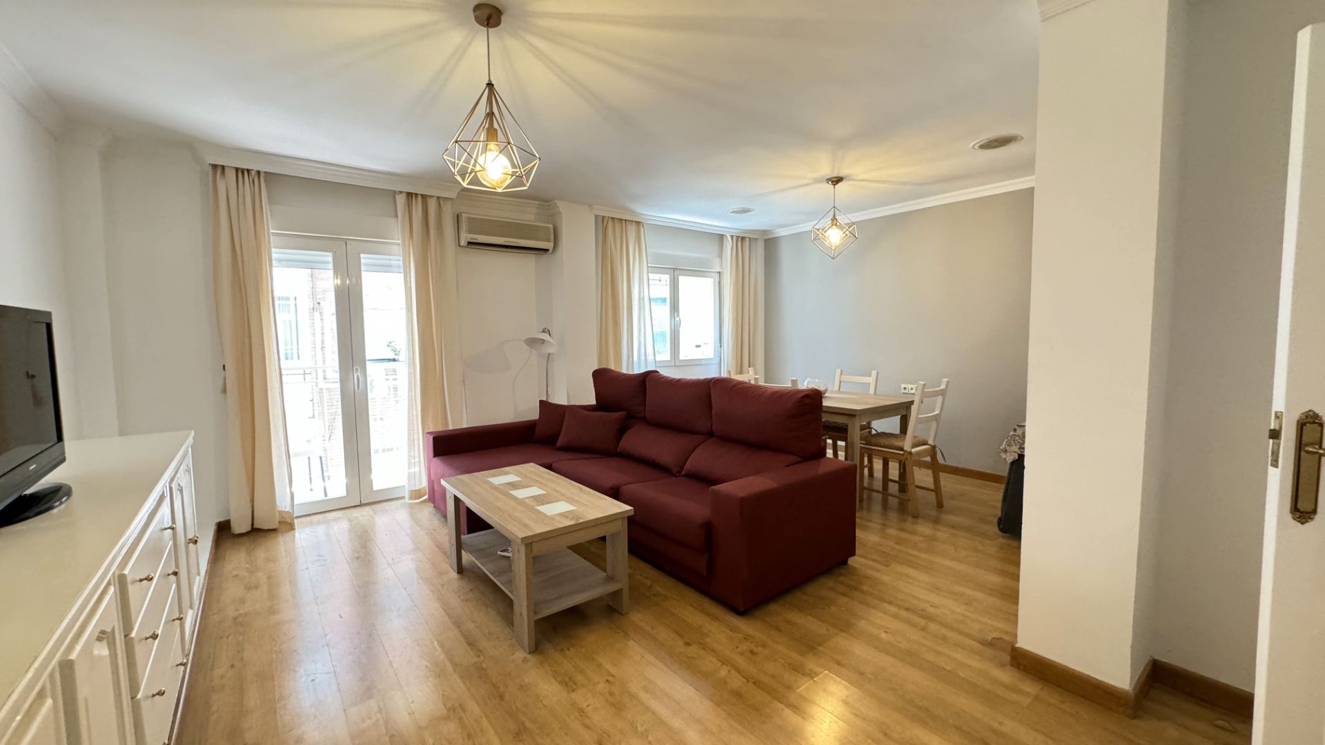 Sala d'estar de Pis de lloguer en  Granada Capital amb Aire condicionat, Moblat i Rentadora