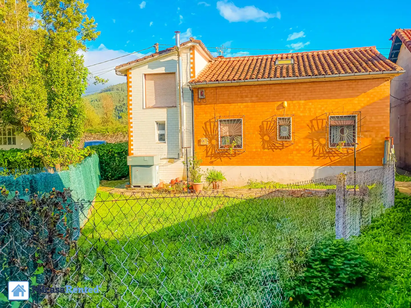 Vista exterior de Casa o chalet en venta en Castañeda con Calefacción, Jardín privado y Amueblado