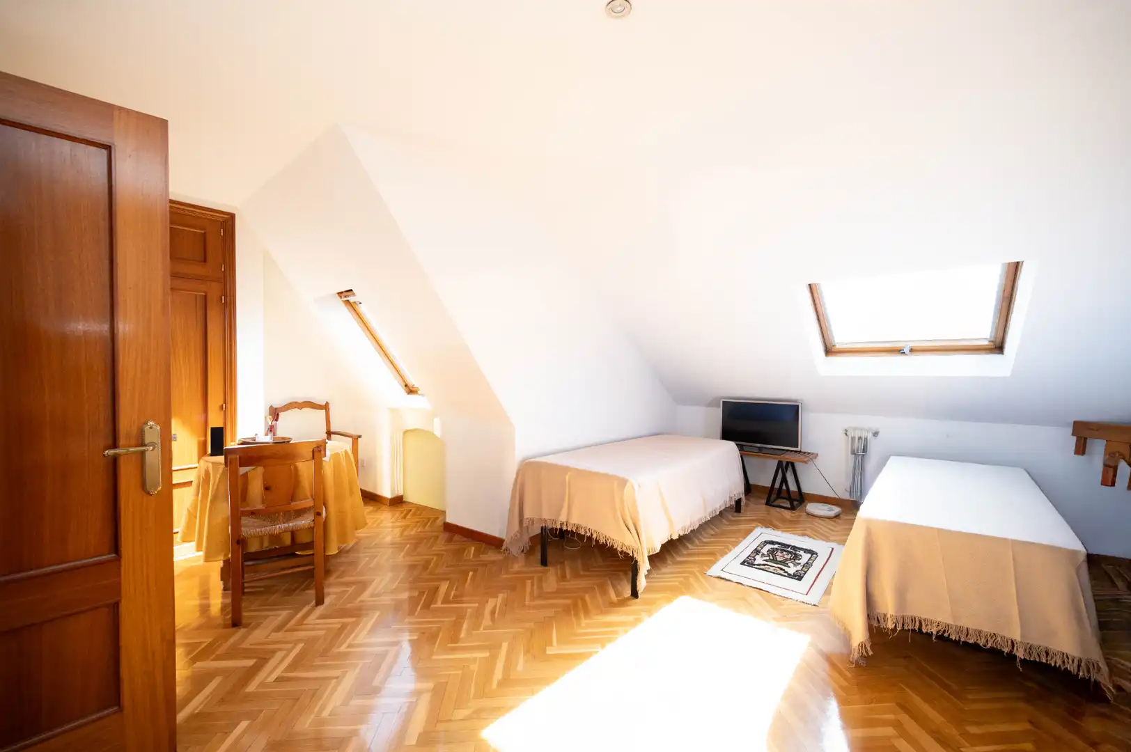 Habitación de Casa adosada en venta en Madrid con Jardín privado