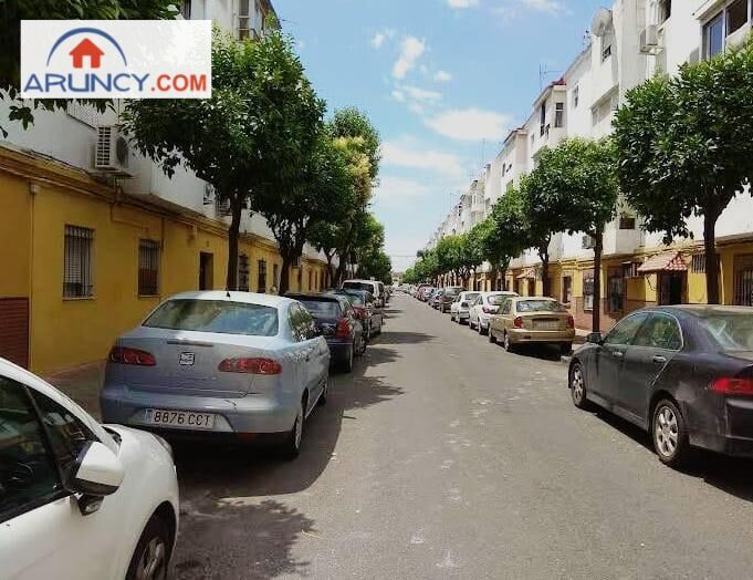 Exterior view of Flat for sale in  Sevilla Capital