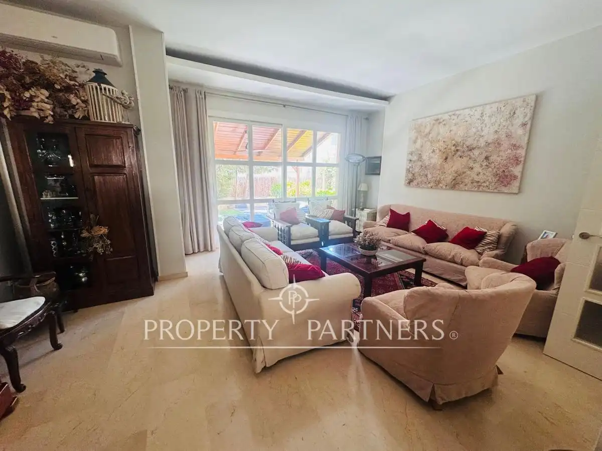Sala de estar de Casa adosada en venta en Rocafort con Aire acondicionado, Calefacción y Piscina