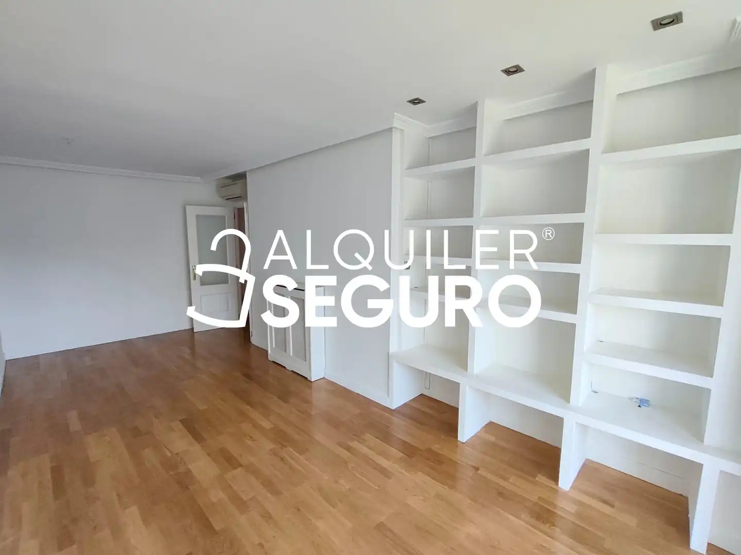 Habitación de Piso de alquiler en Madrid con Aire acondicionado, Calefacción y Piscina
