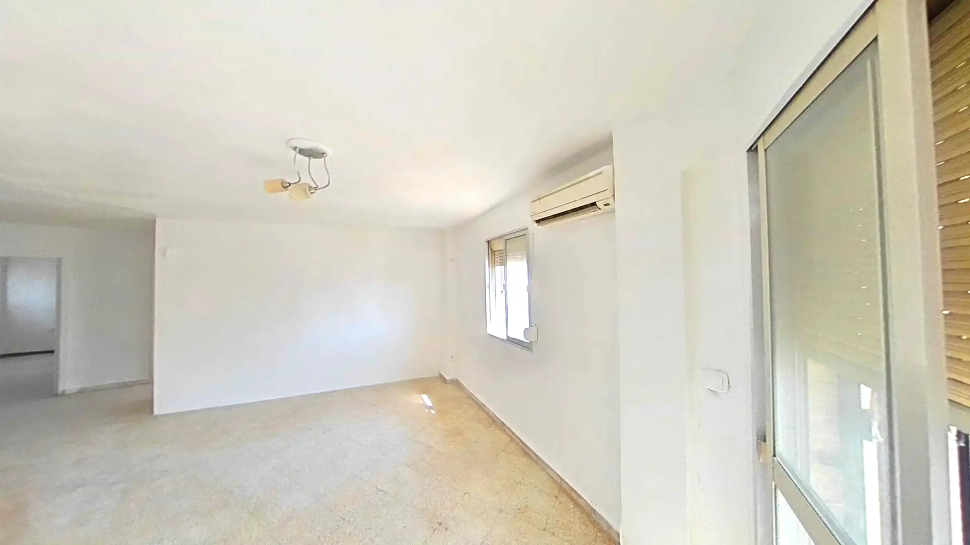 Habitación de Piso en venta en Sevilla con Aire acondicionado y Balcón