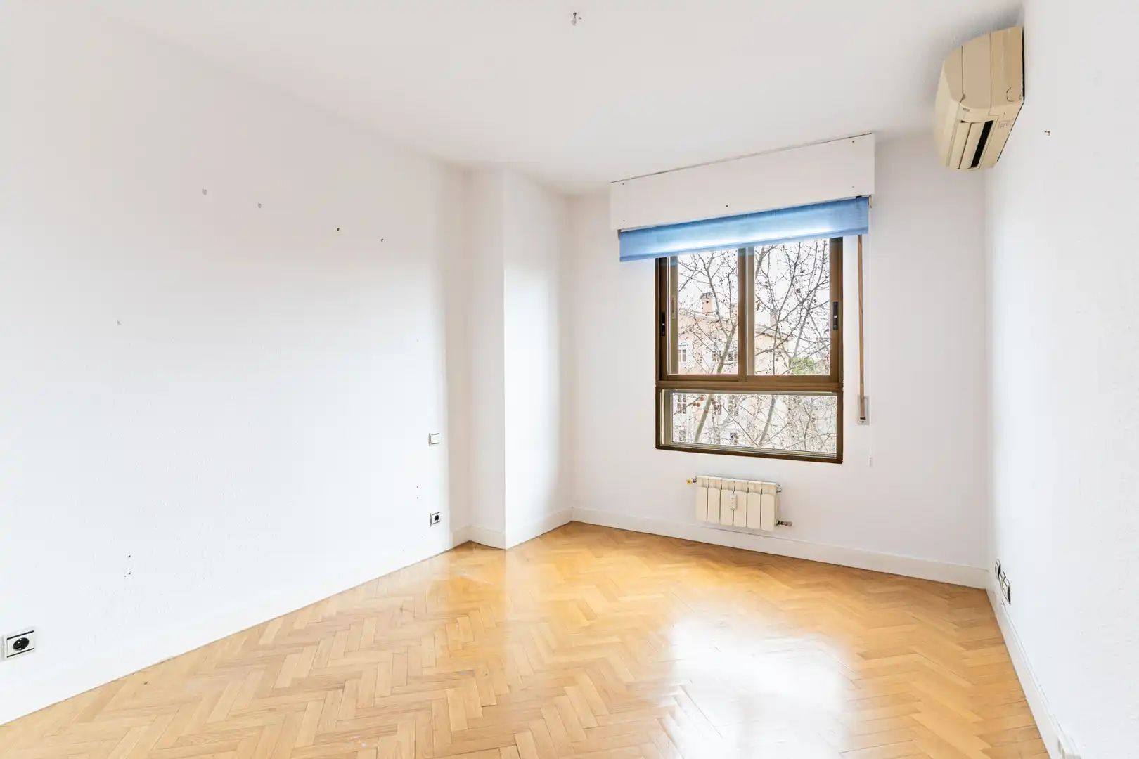 Schlafzimmer von Wohnung zum Verkauf in Majadahonda mit Klimaanlage, Heizung und Privatgarten