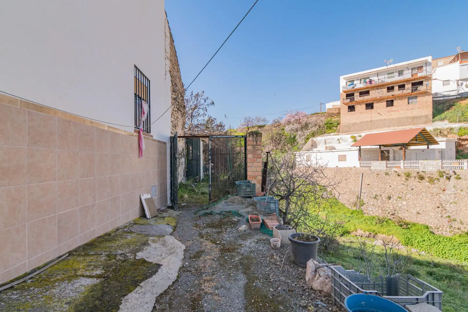 Vista exterior de Casa o xalet en venda en Molvízar amb Jardí privat, Terrassa i Traster