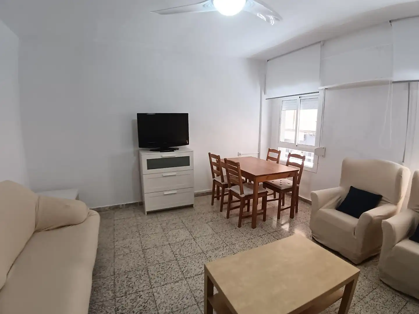 Sala d'estar de Pis de lloguer en Murcia amb Calefacció i Moblat