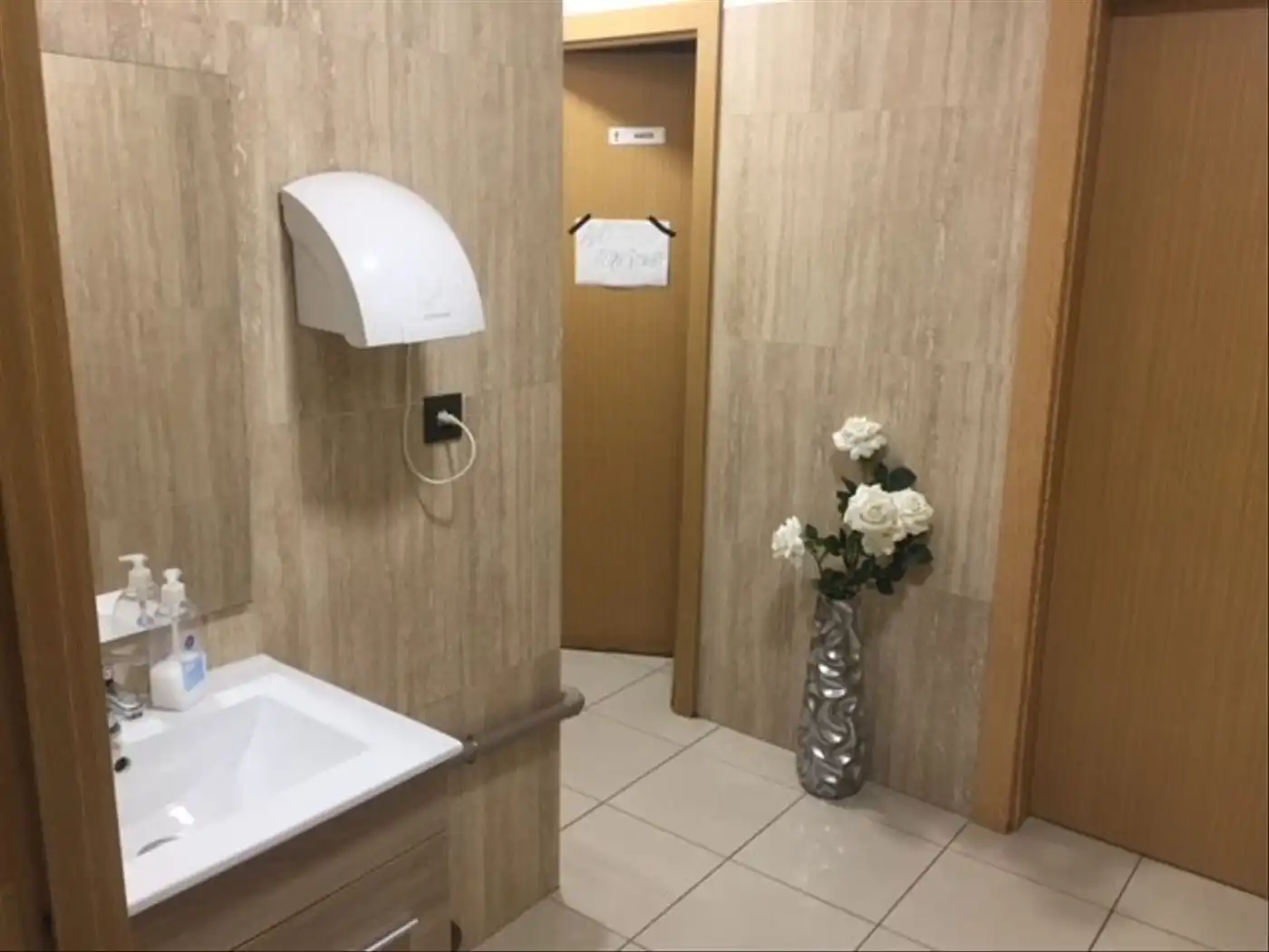 Baño de Local en traspaso en Manresa con Aire acondicionado, Calefacción y Amueblado