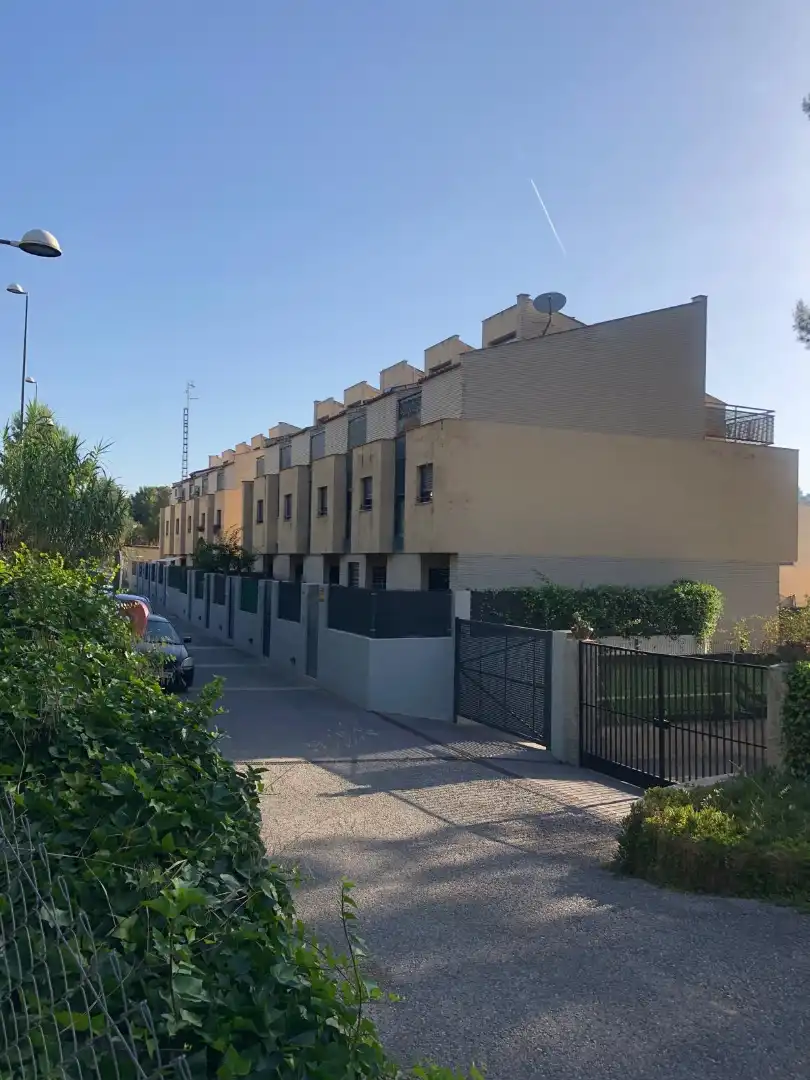 Vista exterior de Casa adosada en venta en Gilet con Calefacción, Terraza y Horno