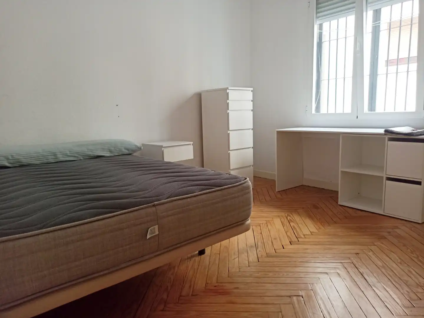 Bedroom of Flat for sale in Madrid  with Air Conditioner, Heating and Parquet flooring