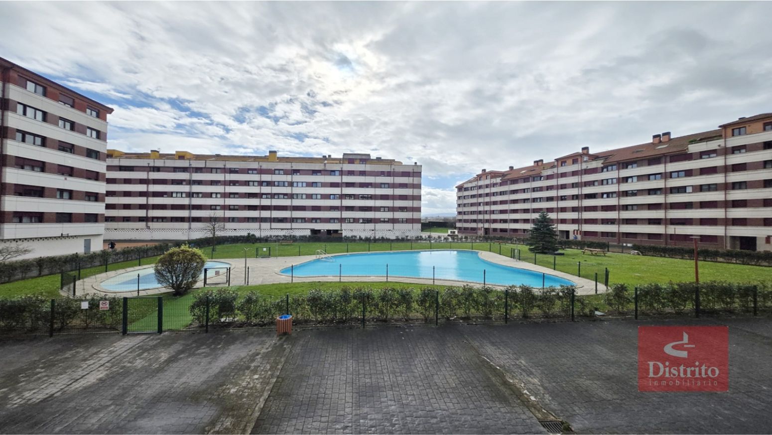 Vista exterior de Pis en venda en Santander amb Calefacció, Jardí privat i Traster