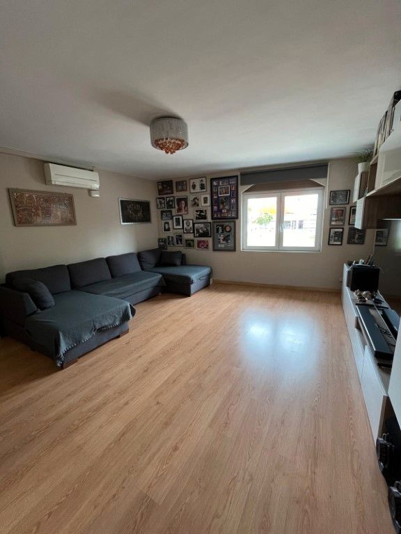Living room of Flat for sale in Badalona  with Air Conditioner, Parquet flooring and Alarm