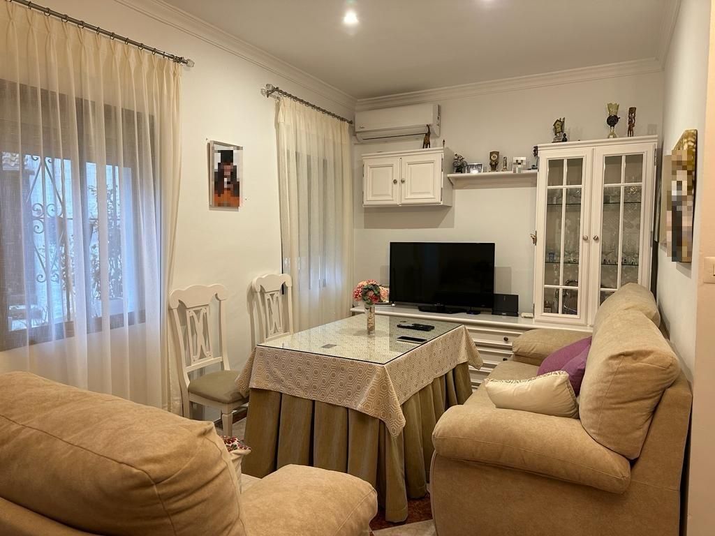Sala d'estar de Casa o xalet en venda en Ubrique amb Aire condicionat, Traster i Balcó