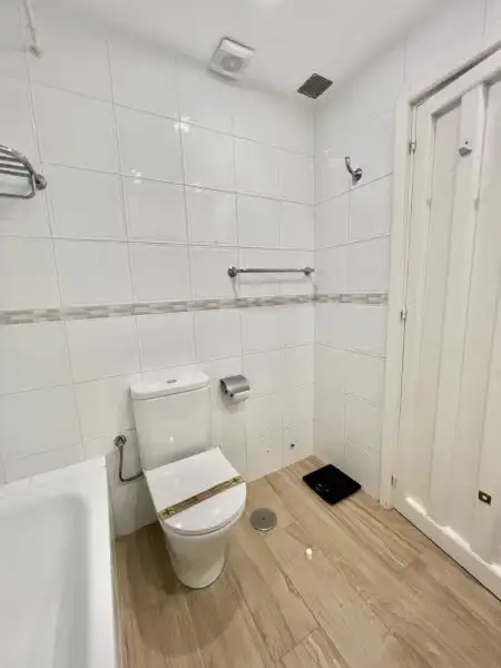 Bathroom of Flat for sale in Mijas  with Air Conditioner, Terrace and Swimming Pool