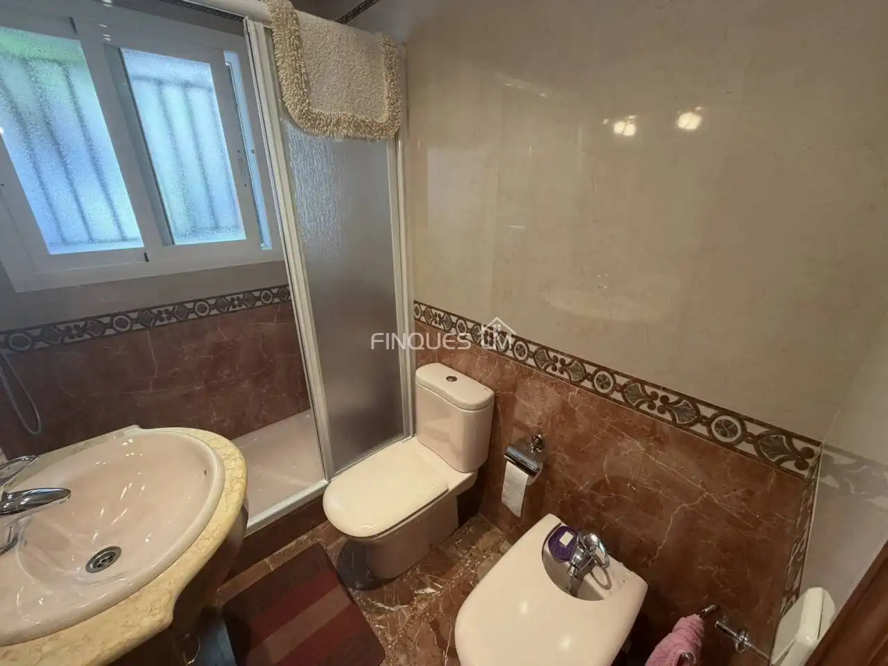 Bany de Casa o xalet en venda en Tordera amb Jardí privat, Terrassa i Piscina comunitària