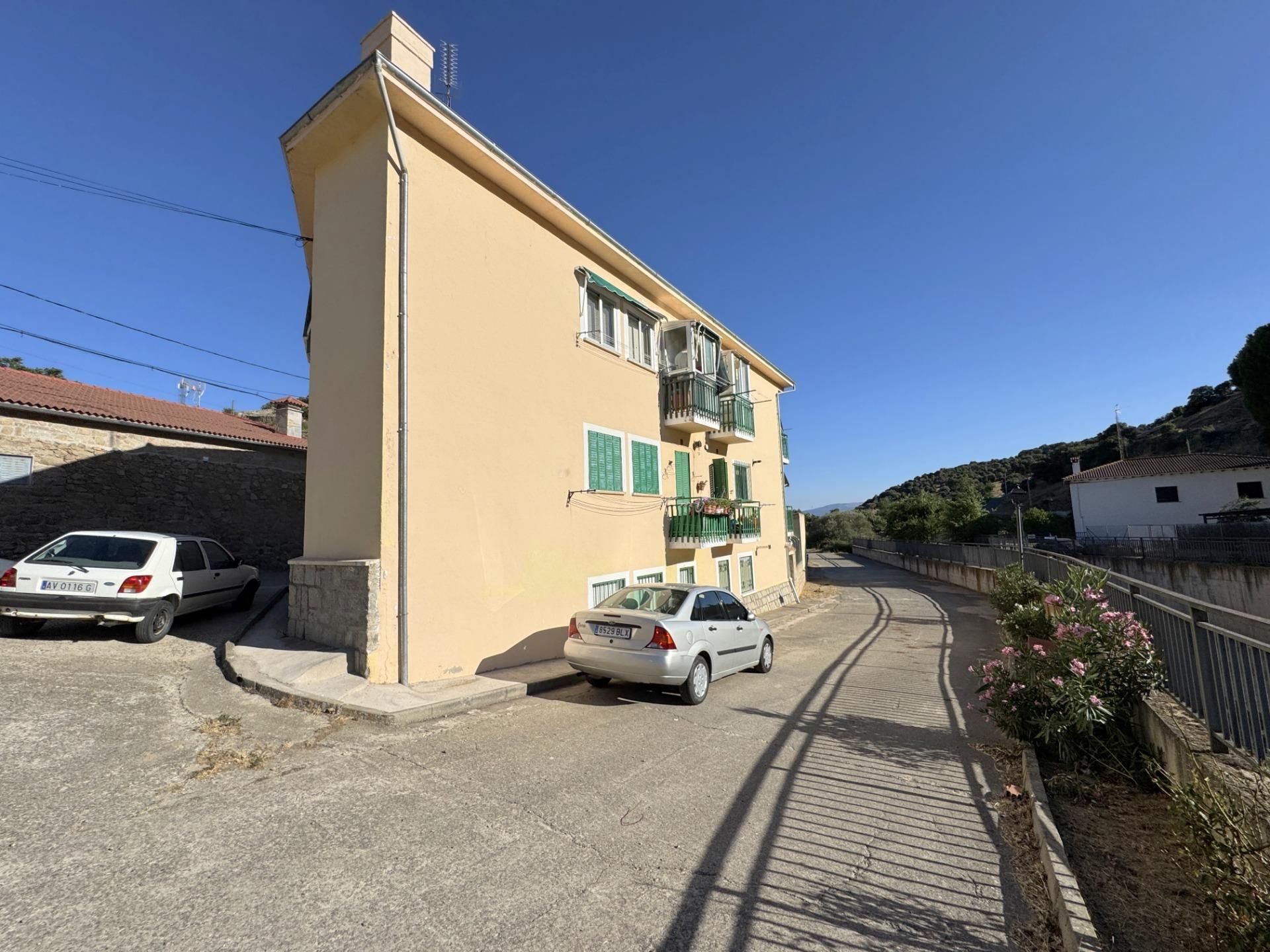 Vista exterior de Pis en venda en Herradón de Pinares amb Terrassa