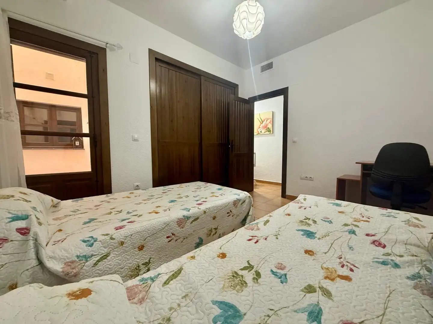 Habitación de Piso en venta en Carataunas con Calefacción, Terraza y Piscina comunitaria