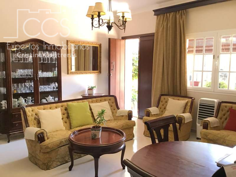 Sala d'estar de Casa adosada en venda en La Palma del Condado amb Aire condicionat, Terrassa i Traster