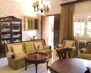 Sala d'estar de Casa adosada en venda en La Palma del Condado amb Aire condicionat, Terrassa i Traster