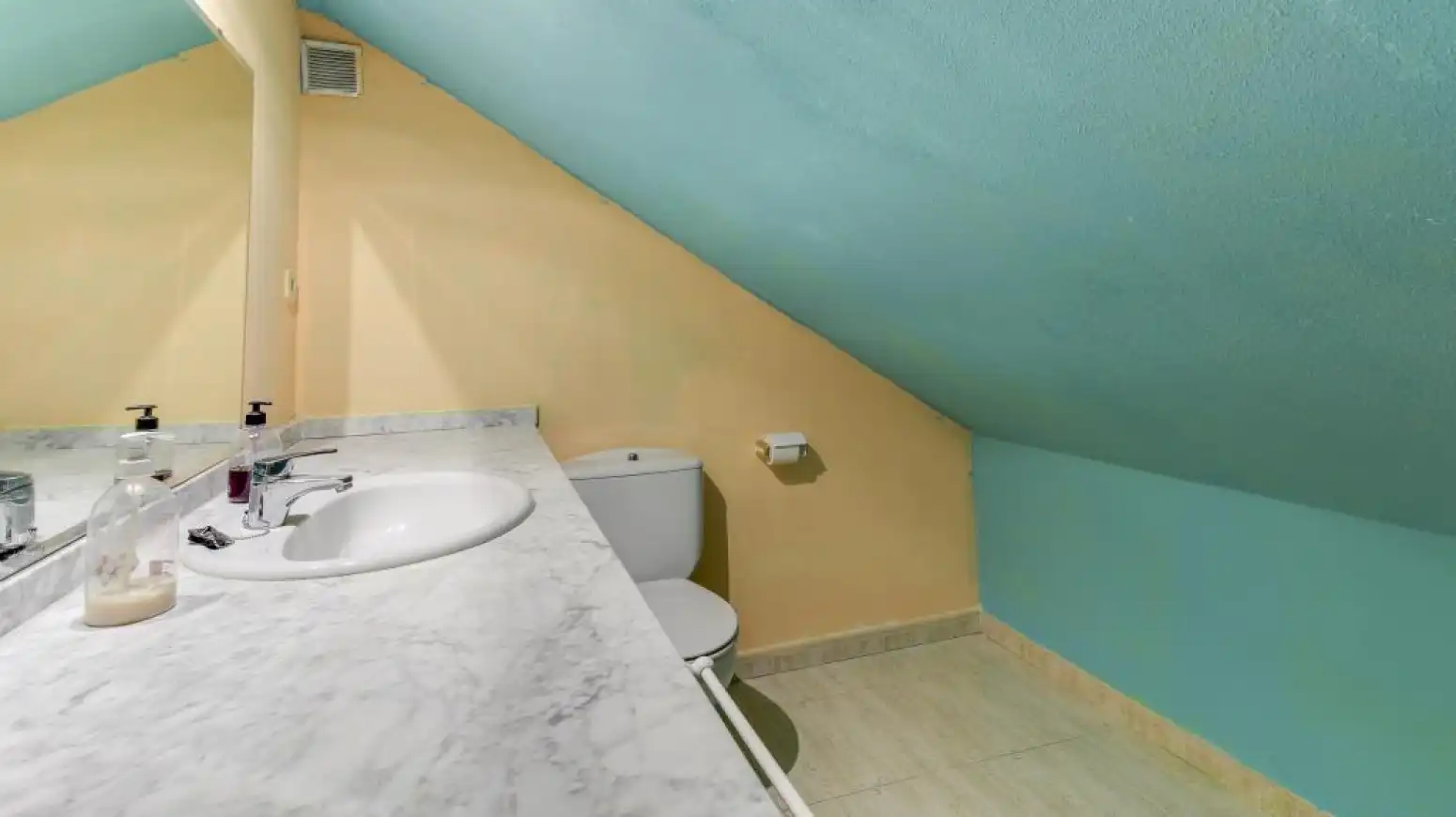 Baño de Casa o chalet en venta en Cabrerizos con Calefacción, Jardín privado y Parquet