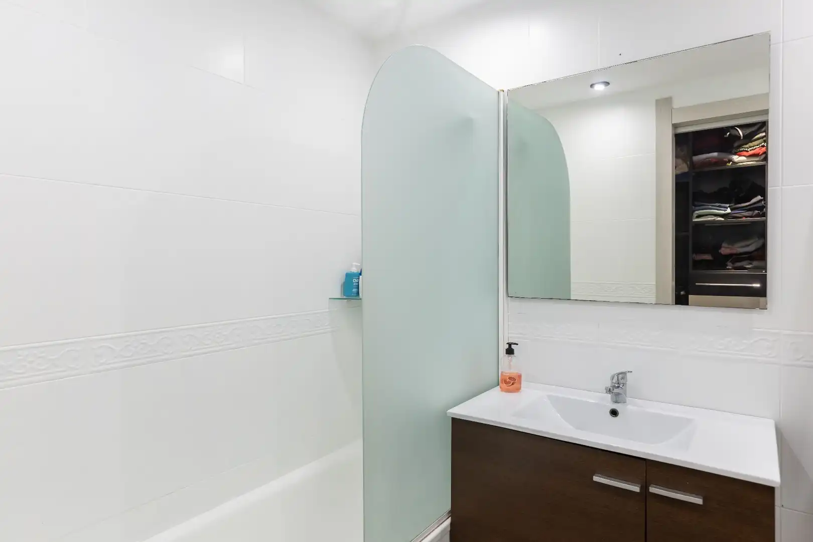 Bathroom of Flat for sale in Can Borrell