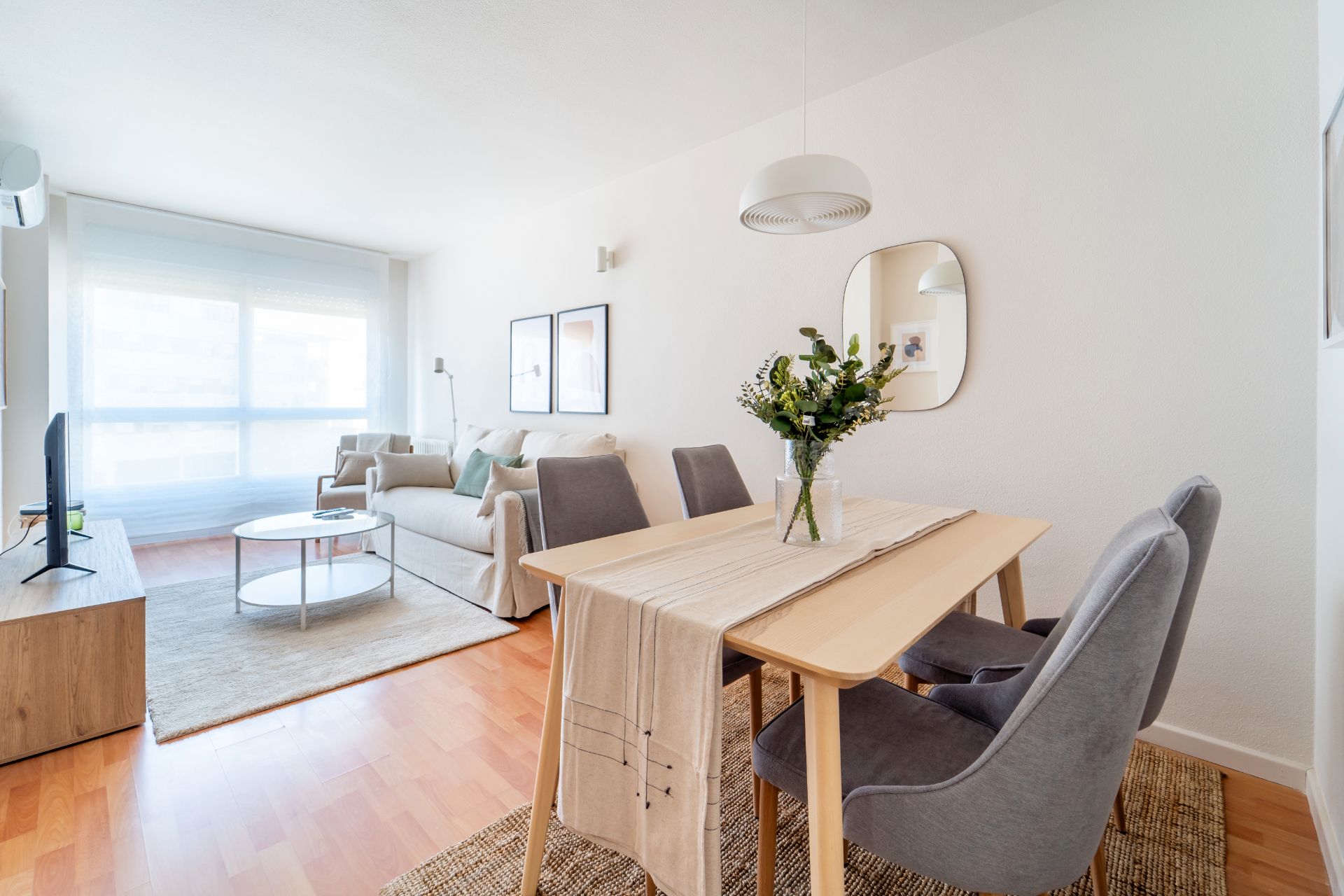 Living room of Flat to rent in  Madrid Capital  with Air Conditioner, Heating and Parquet flooring