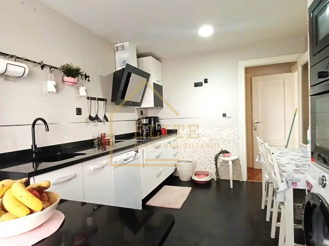 Cocina de Piso en venta en Santurtzi  con Calefacción, Amueblado y Balcón