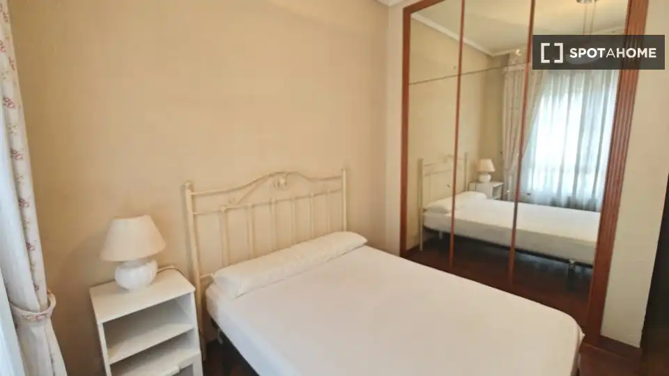 Bedroom of Flat for rent in Bilbao   with Air Conditioner, Heating and Furnished